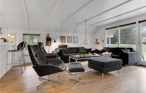 Posezení v ubytování Nice Home In Blåvand With Sauna