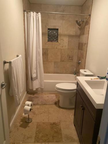a bathroom with a tub and a toilet and a sink at monthly only shared apt in Newport