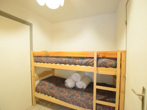 Poschodová posteľ alebo postele v izbe v ubytovaní Studio cosy à Bernex, proche pistes et sentiers - FR-1-498-90