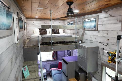 Stunning Modern Tiny Home with Grill – Photos 3