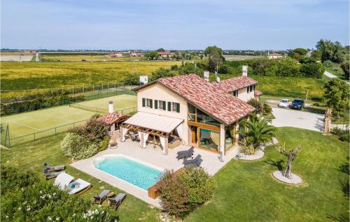 Amazing Home In Jesolo With Outdoor Swimming Pool, Wifi And 6 Bedrooms