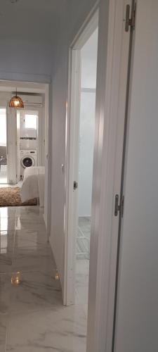 Beachfront Apartment with Sea View & Balcony PMT16