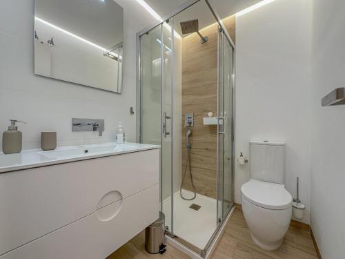 a bathroom with a toilet and a glass shower at Bianca Beach 222 - Mil Palmeras, vista piscina y mar in La Horadada