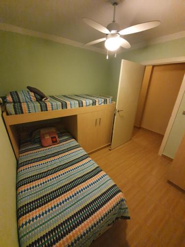 Krevet ili kreveti na sprat u jedinici u okviru objekta Apartament in Benidorm Downtown