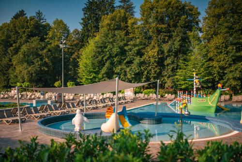 Kolam renang di atau dekat dengan Hotel Kristal - Terme Krka