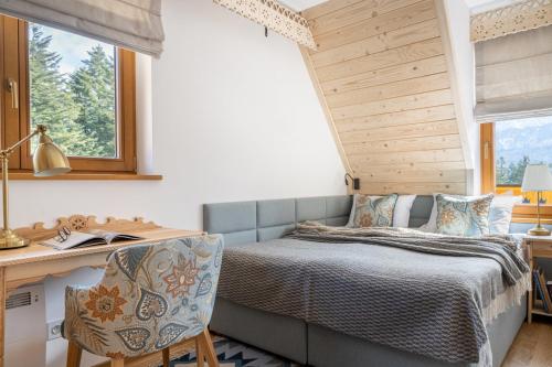 Góralskie Zaloty - domki widokowe w Koscielisku tesisinde bir odada yatak veya yataklar