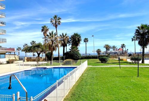 PRECIOSO ESTUDIO FRENTE AL MAR CON PISCINA