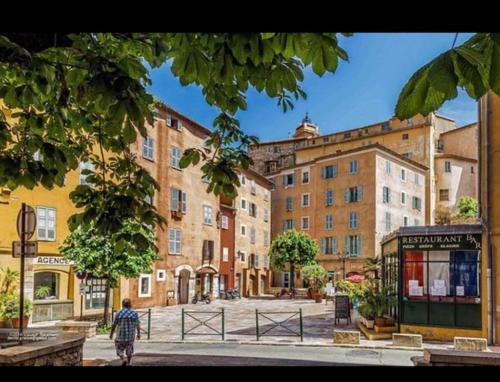 Grasse : Centre ville Superbe appartement 2 chambres