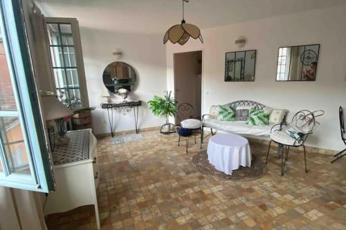 Posedenie v ubytovaní Grasse : Centre ville Superbe appartement 2 chambres