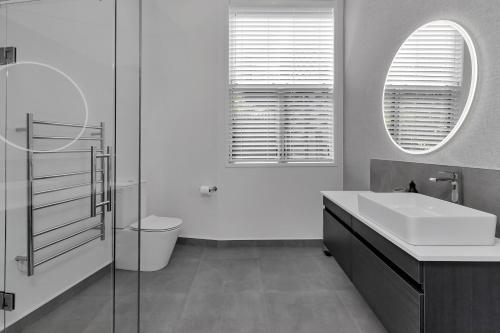 Ένα μπάνιο στο Double Bay Hideaway - Kerikeri Holiday Home