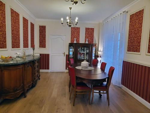 a dining room with a table and chairs at Logis Vélès in Aubin
