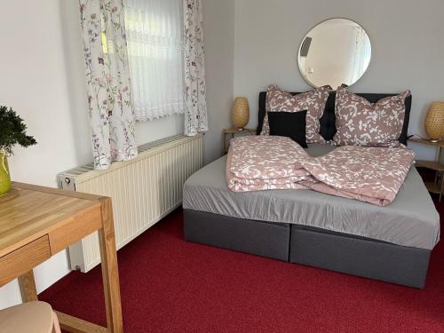 Postel nebo postele na pokoji v ubytování Ferienwohnung Seewaldhof