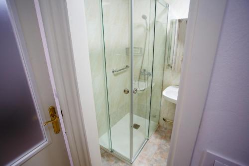 A bathroom at A Casiña de Juan