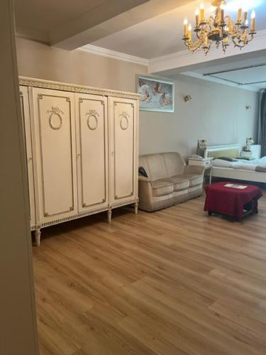 Ruang duduk di Pałac Biedrusko
