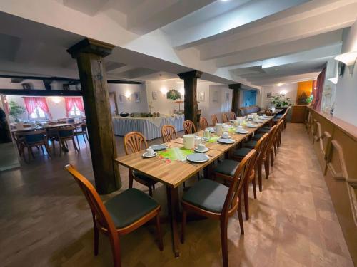 Restaurace v ubytování Hotel Brauhaus Wiesenmühle