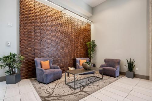 two chairs and a table in front of a brick wall at Redwood City 2BR w AC Gym WD nr Caltrain SFO-1110 in Redwood City