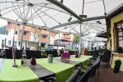 Un restaurante o sitio para comer en Hotel Gabriela INKLUSIVE SUPER SOMMER CARD