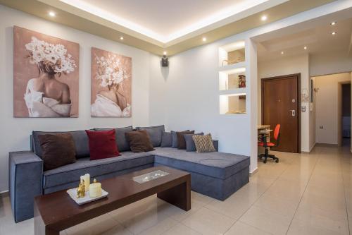 A seating area at Anita Luxury Apartment