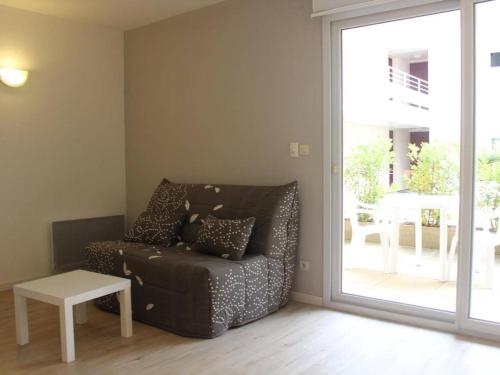 Appartement La Rochelle, 1 pièce, 2 personnes - FR-1-246-213にあるシーティングエリア