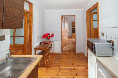 Free Bikes, WiFi, AC, Garden, 2 Beds