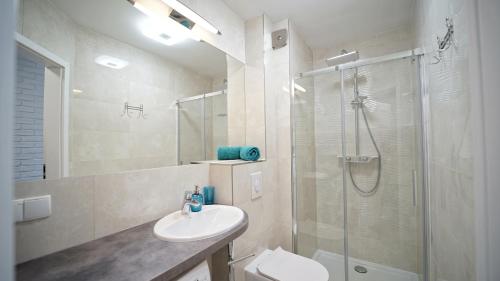 Ένα μπάνιο στο Apartamenty Every Sky Karpacz Prusa 2b/9