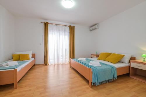 Postel nebo postele na pokoji v ubytování Apartments Ena