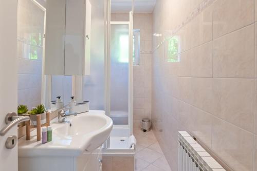 Koupelna v ubytování Apartments Ena