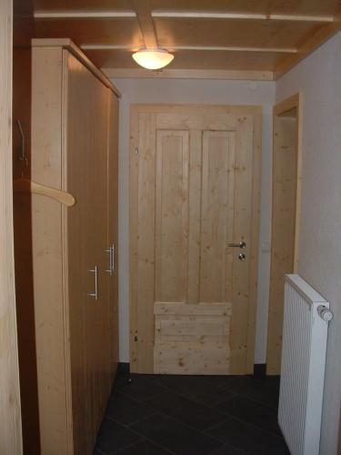 a hallway with a wooden door in a room at Appartement Asitz in Leogang