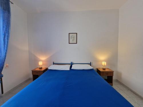 A bed or beds in a room at Casa Vacanza Maria Fronte mare