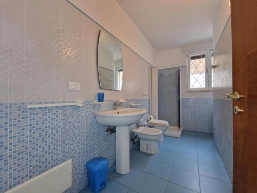 A bathroom at Casa Vacanza Maria Fronte mare