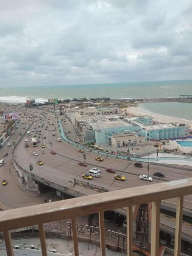City Square شقق مكيفة sea view امام the walk