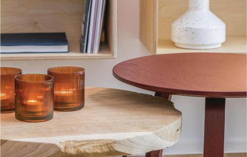 a wooden table with glasses on a shelf at Nice Home In Lembruchdümmer See in Lembruch