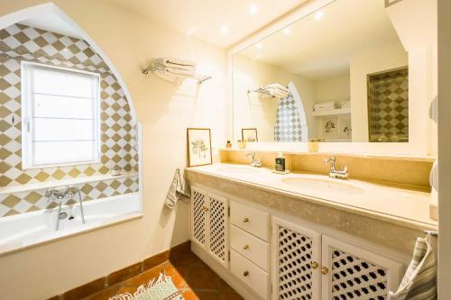 Koupelna v ubytování 92-Apartment With Fantastic Views, Miraflores, Mijas