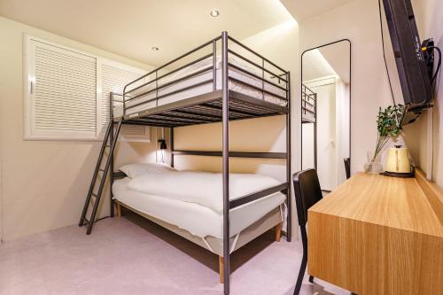 Кровать или кровати в номере Hotel Less Seoul