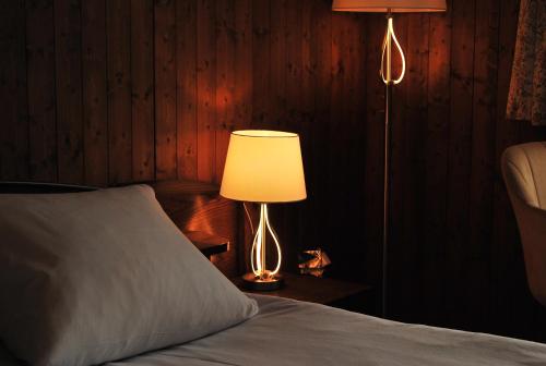 Una cama o camas en una habitación de Rooms with Private bathrooms