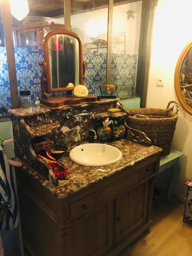 Kúpeľňa v ubytovaní LOFT D ARTISTES AVEC PATIO AU PORT DE NICE