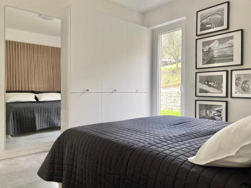 Postel nebo postele na pokoji v ubytování APARTMENT RIVA Lenno