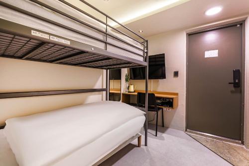 Кровать или кровати в номере Hotel Less Seoul