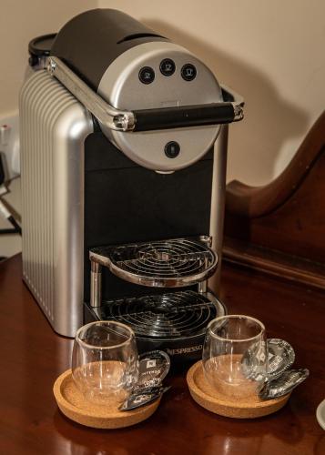 Tetera y cafetera en Beaumont Guest House Windermere - Adult Only - Free Car Park & Off Site access to the local Health Centre