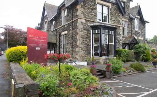Un jardín fuera de Beaumont Guest House Windermere - Adult Only - Free Car Park & Off Site access to the local Health Centre