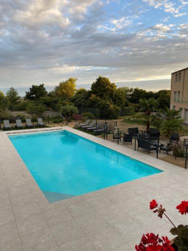 Piscina di Logis Hôtel Restaurant Aloe o nelle vicinanze