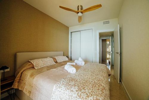 Posteľ alebo postele v izbe v ubytovaní Torre Levante - 7º by Inmobiliaria Milonas