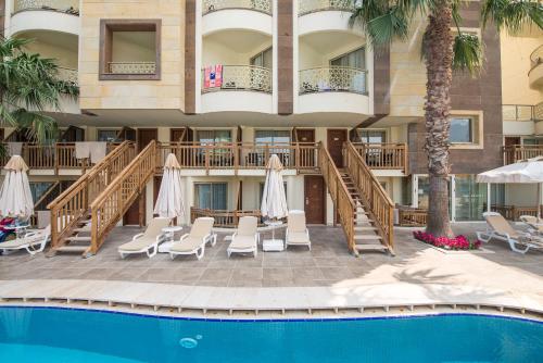 a hotel with a swimming pool and a resort at Crystal Prestige Elite in Kemer