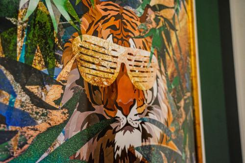 a painting of a tiger with a crown at Spacious Luxury Apartment in Stevenage, Sleeps 6, with Free Parking, and Free Wi-Fi in Stevenage