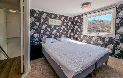 a bedroom with a bed and a window at Nice Home In Långekärr With Kitchen in Klövedal