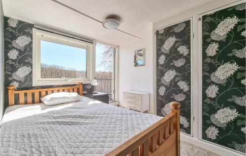 a bedroom with a bed and a window at Nice Home In Lngekrr With Kitchen in Klövedal