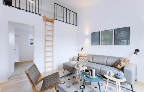 a living room with a couch and a table and chairs at Awesome Home In Lembruchdümmer See in Lembruch