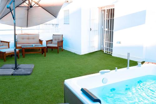 Kép Downtown Duplex with Jacuzzi & Private Terrace szállásáról Sevillában a galériában