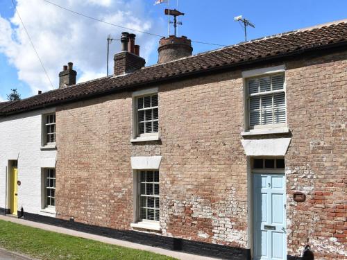 Cooper's Riverside Cottage - UK34730