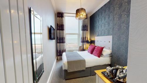 Ein Bett oder Betten in einem Zimmer der Unterkunft Tynedale Hotel